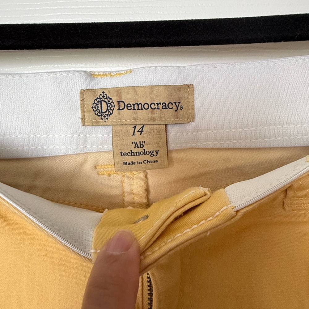 Democracy Yellow Jeans - Picture 3 of 5